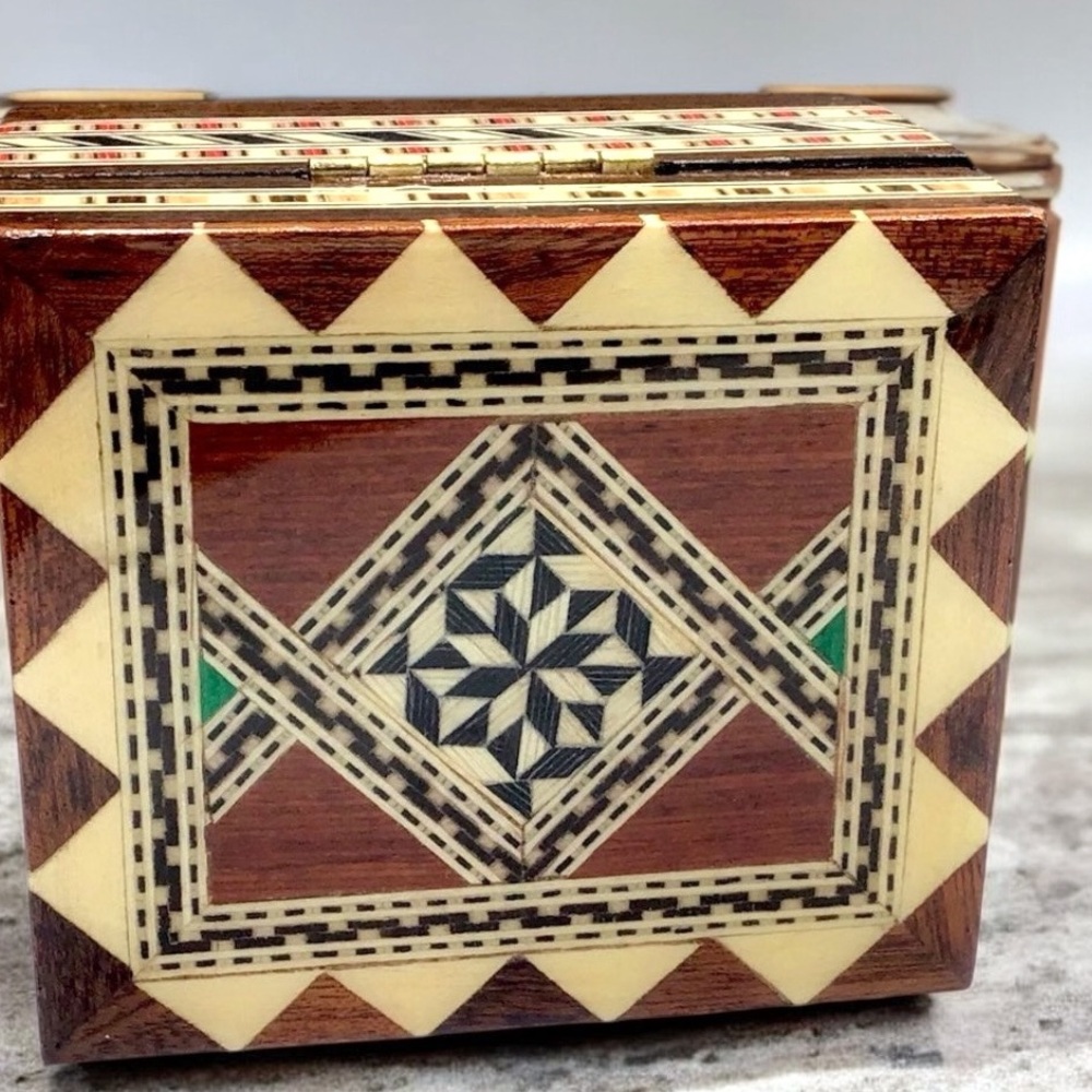 🌺Vintage Inlaid Wood/Marquetry Box from Spain - Picture 11 of 12